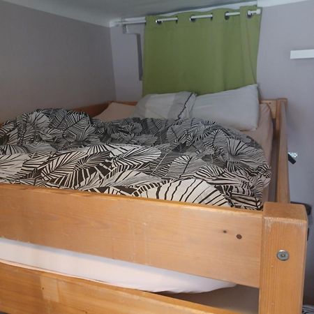 Logement Chambre Seul En Supplement Ou Dortoir Mixte Roquemaure  Room photo