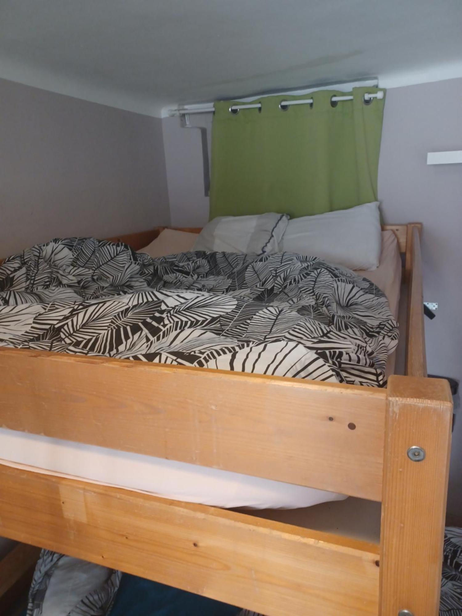 Logement Chambre Seul En Supplement Ou Dortoir Mixte Roquemaure  Room photo